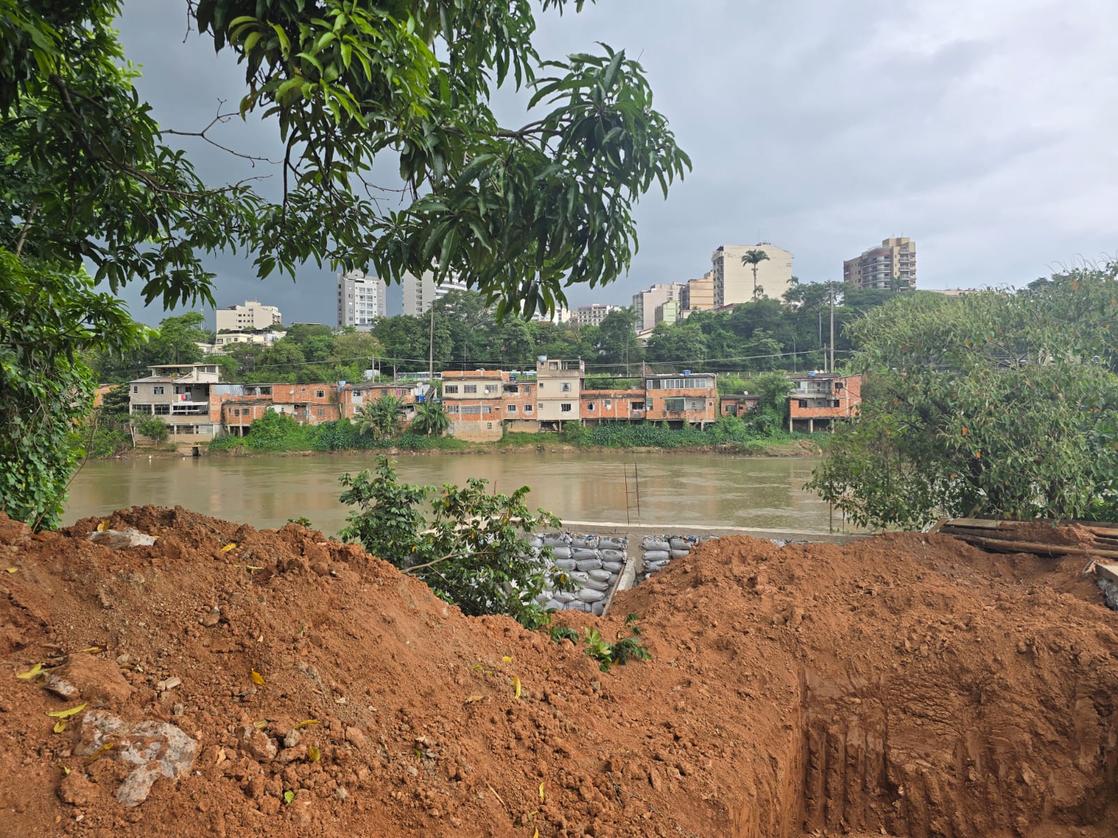 UPAm fiscaliza terreno em Volta Redonda 